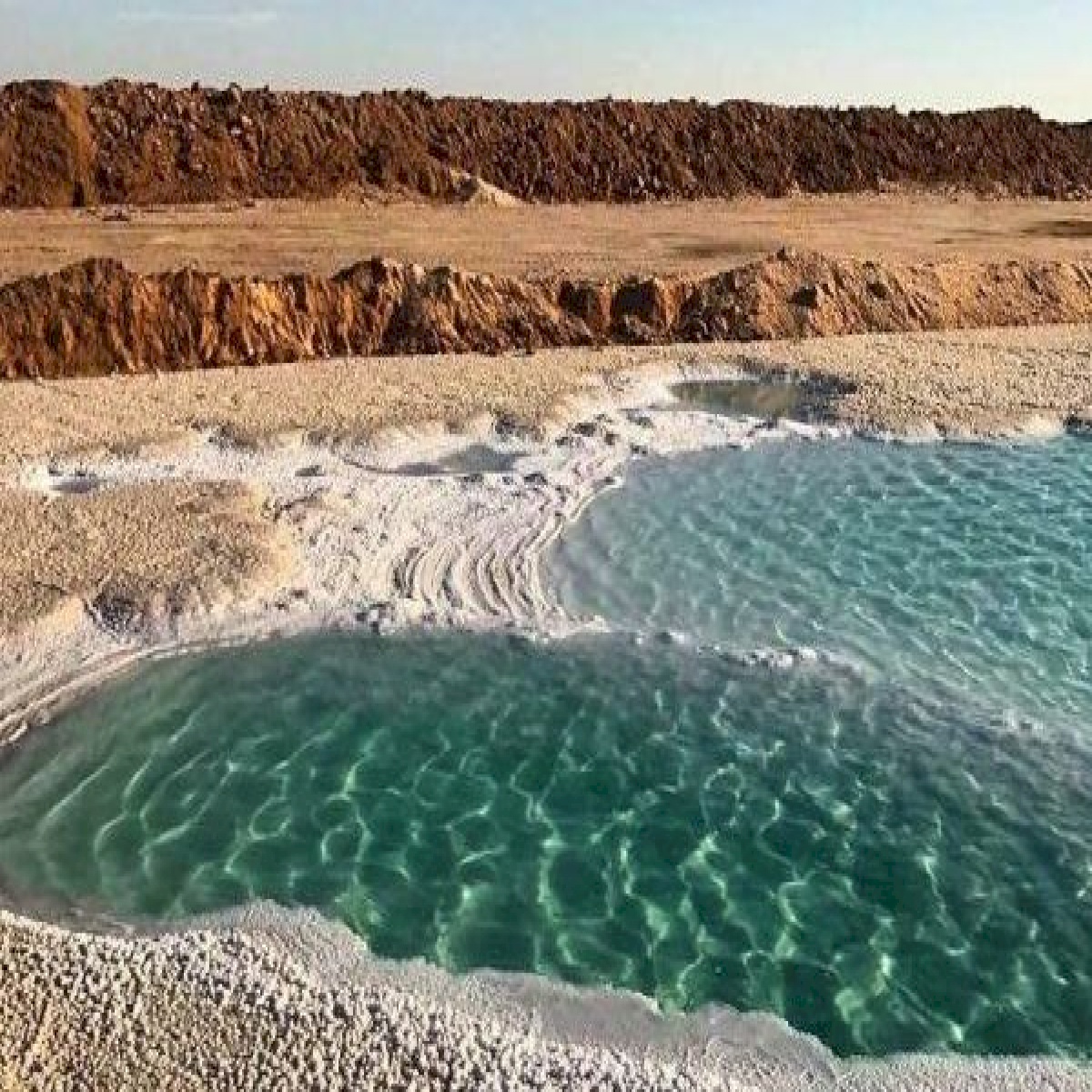 Hồ muối độc đáo giữa ốc đảo Siwa của Ai Cập