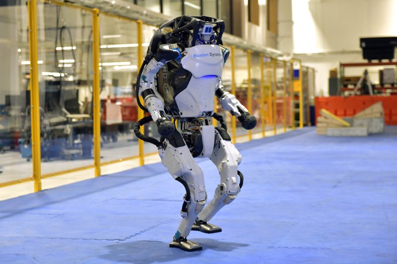 Atlas là robot giống người cao khoảng 150 cm và nặng 86 kg